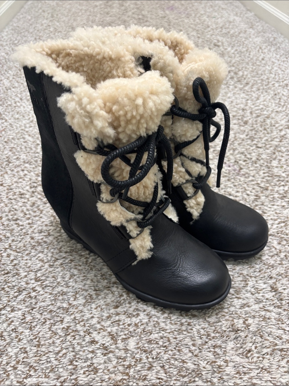 Sorel Joan of Arctic Wedge II Shearling boots 8